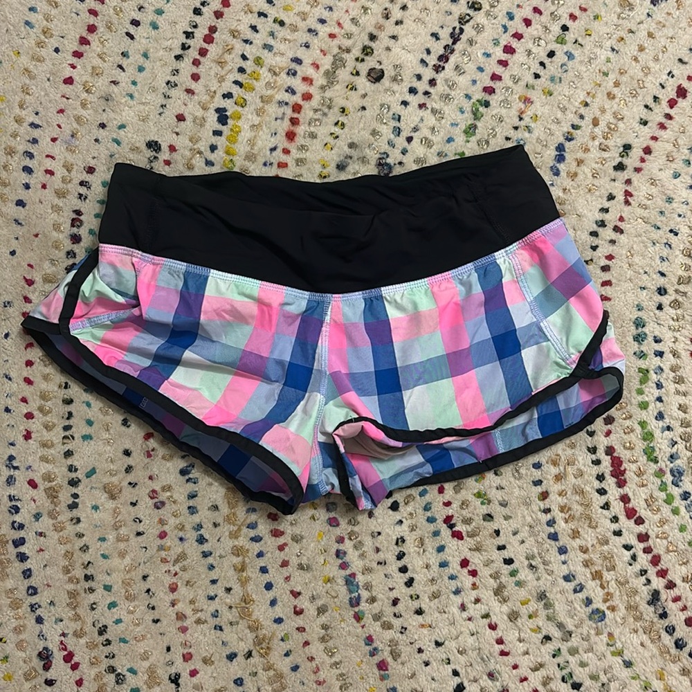 Lululemon RARE 2.5 inch size four speed ups. In great condition